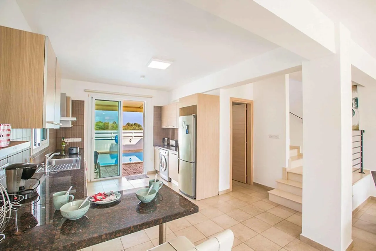פרוטאראס Villa Cayenne