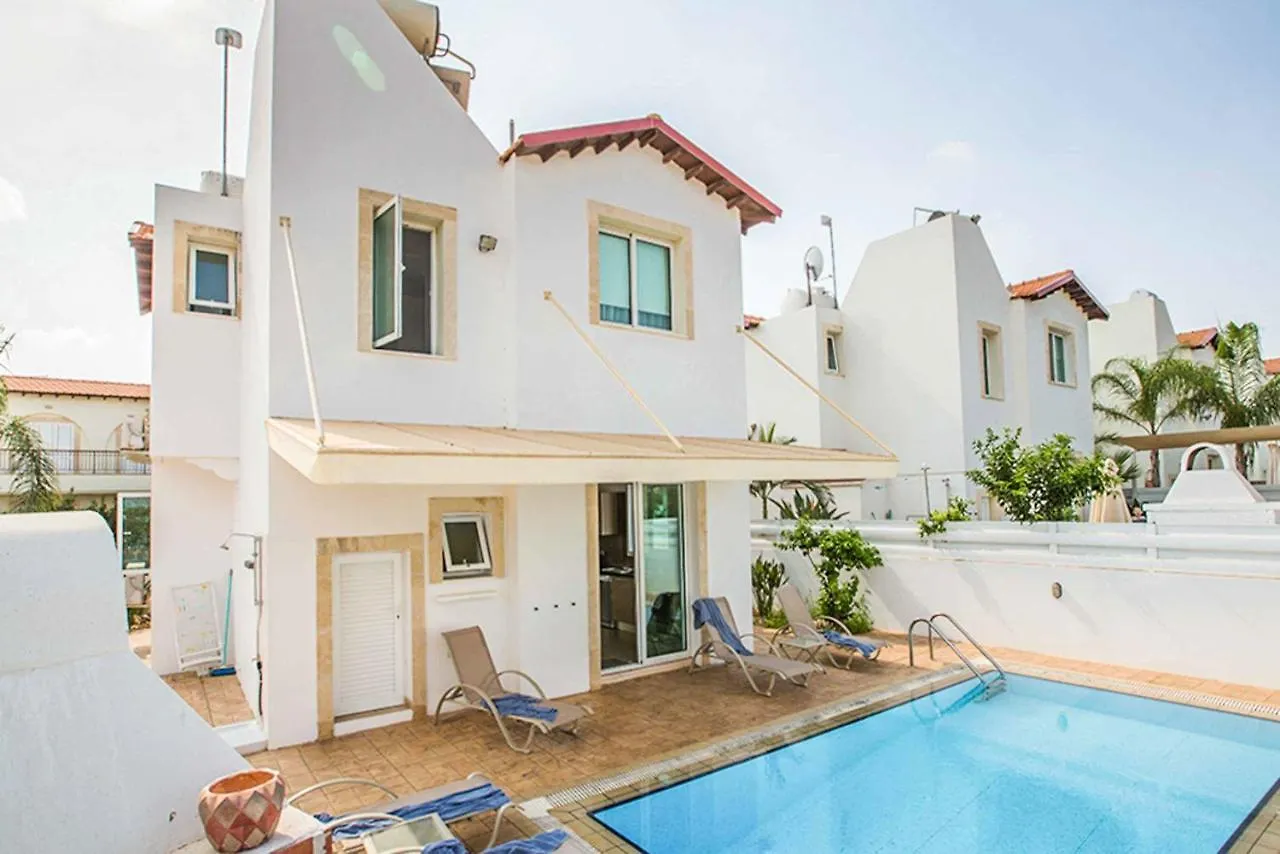 פרוטאראס Villa Cayenne